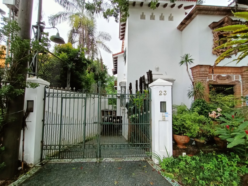 gate