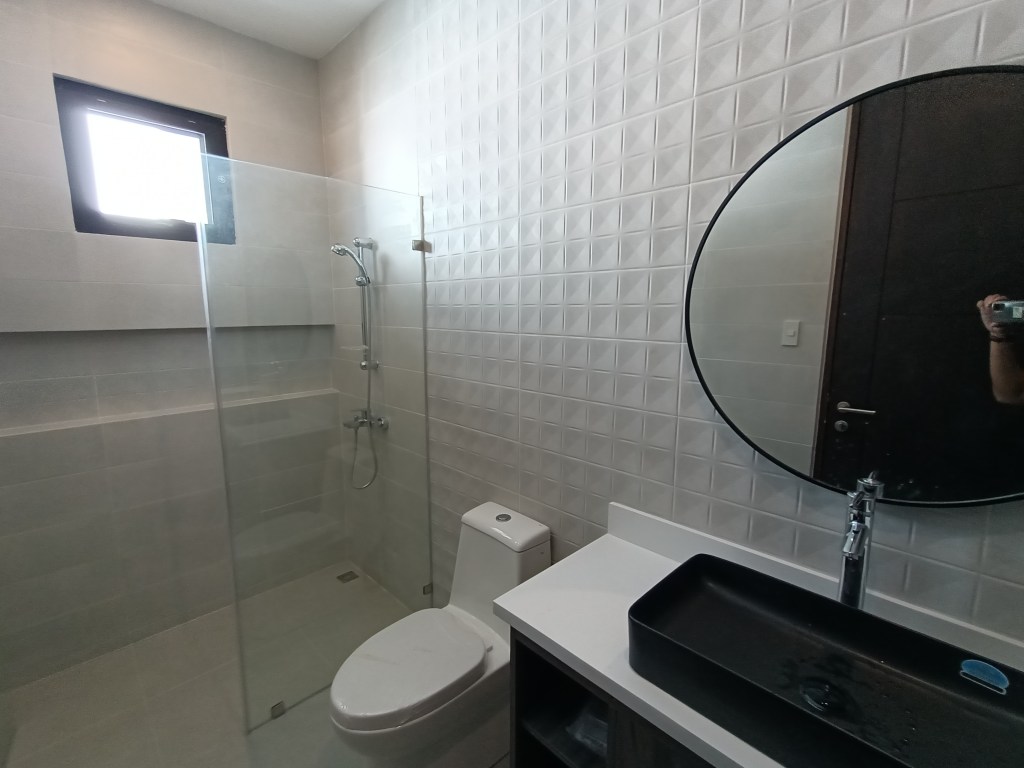 toilet & bath