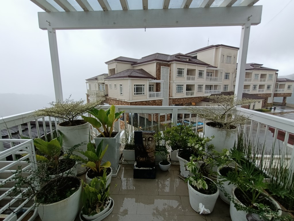 balcony