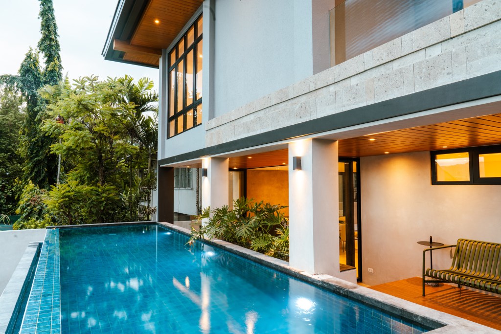 swimming pool