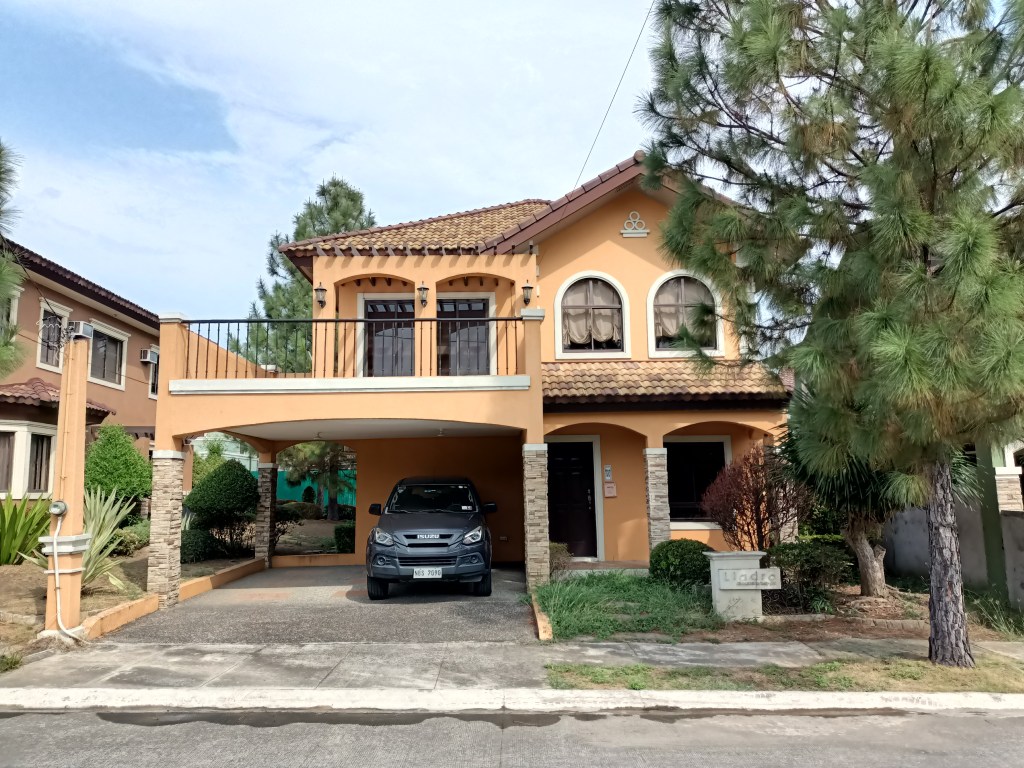 valenza by crown asia