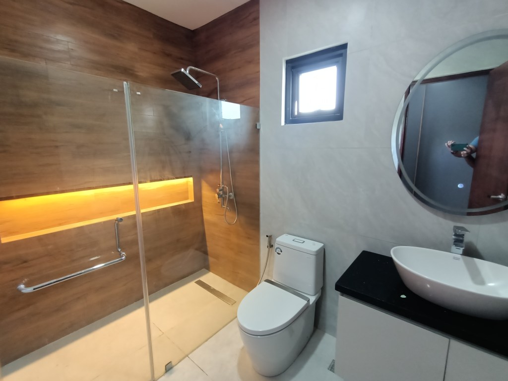 toilet & bath