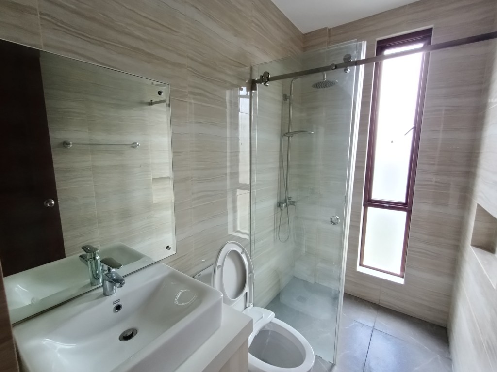 toilet & bath