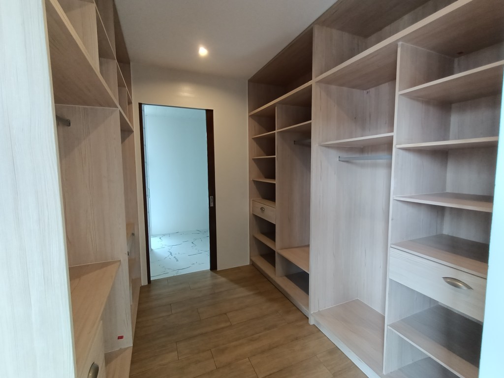 walkin closet