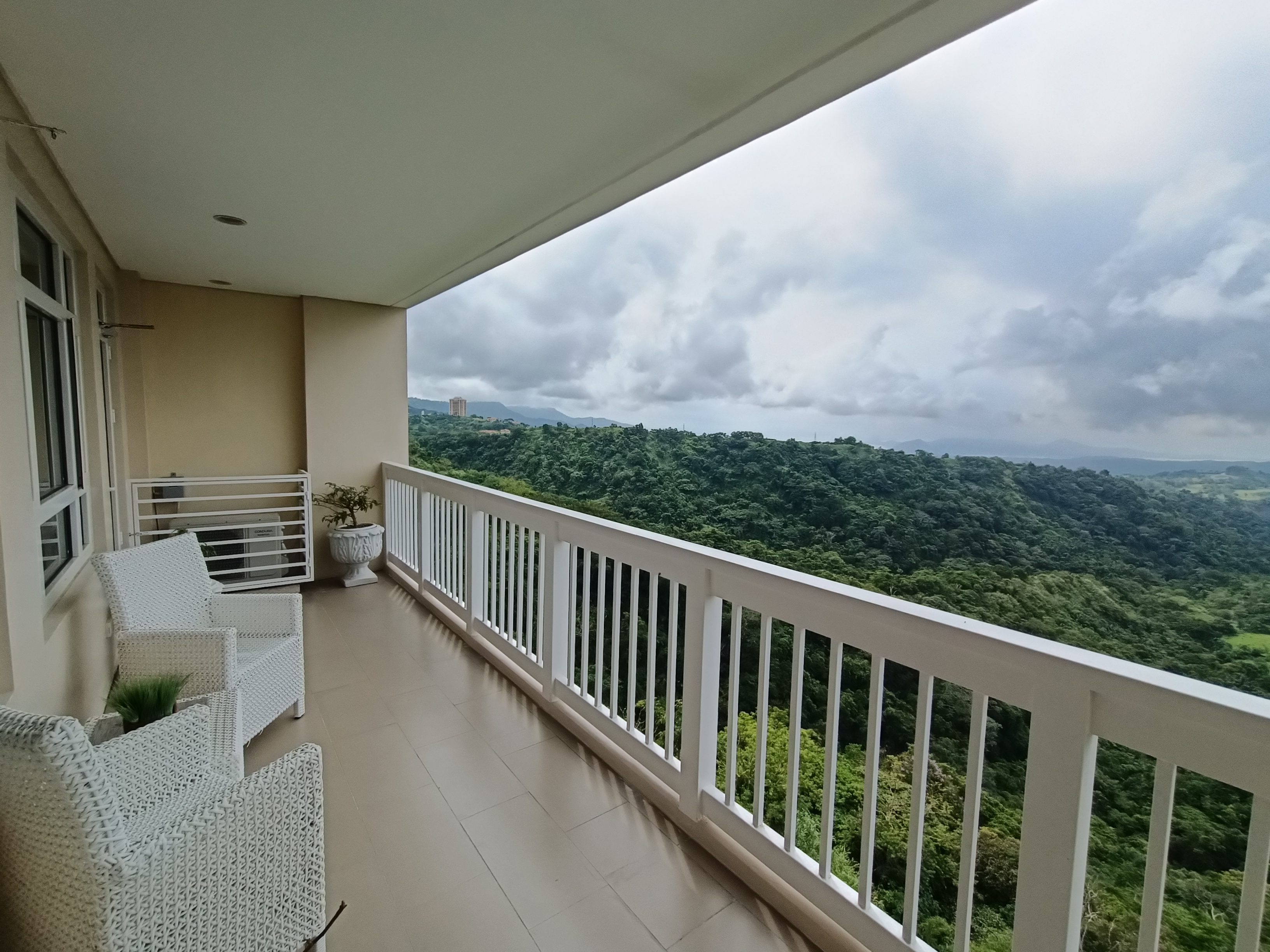 twin lakes tagaytay