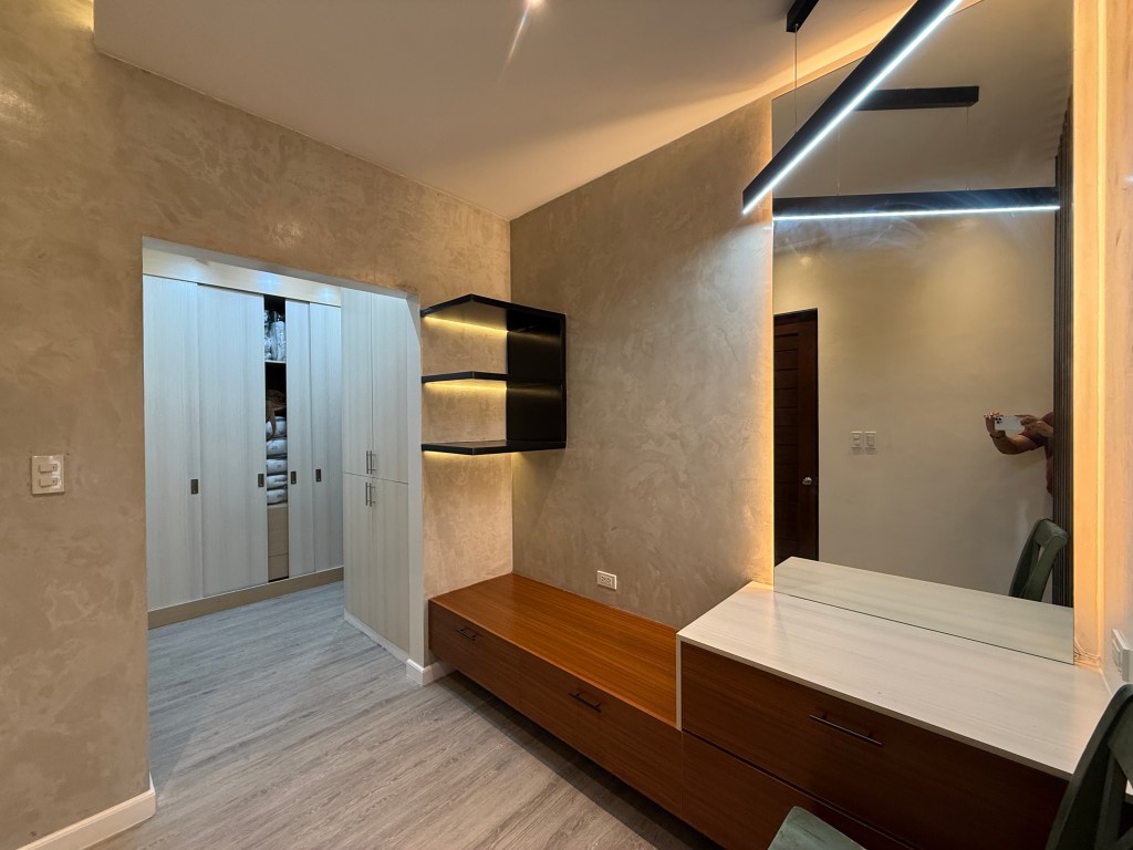 walkin closet